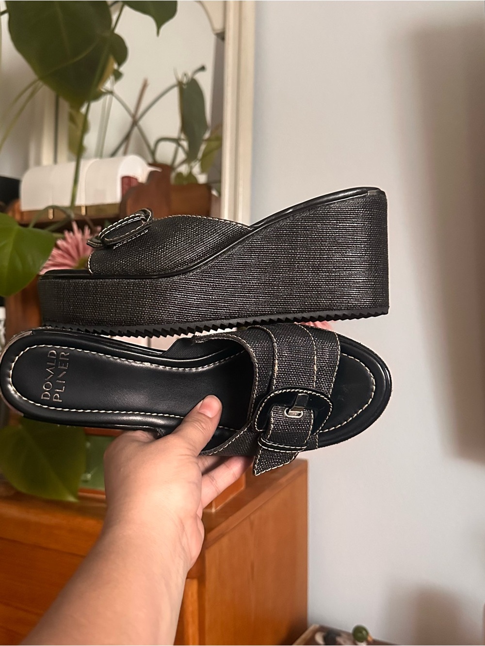 Y2K Donald Pliner sandals in size 8.5
